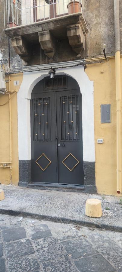I Tre Moschettieri Apartment คาตาเนีย ภายนอก รูปภาพ